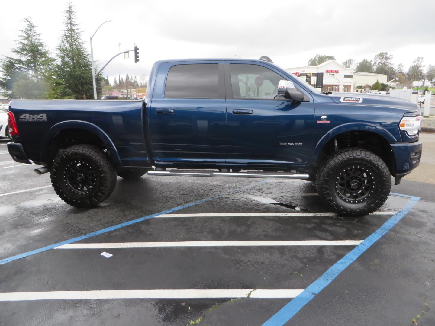 2022 BLUE /BLACK RAM 2500 LARAMIE (3C6UR5FL0NG) with an 6.7L L6 OHV 24V TURBO DIESEL engine, automatic transmission, located at 2630 Grass Valley Highway, Auburn, CA, 95603, (530) 508-5100, 38.937893, -121.095482 - CLEAN AND WELL EQUIPPED LARAMIE CREW CAB DIESEL. NEW 3" SUSPENSION KIT WITH FOX SHOCKS, 37" RIDGE GRAPPLERS & 18" METHODS - Photo#3